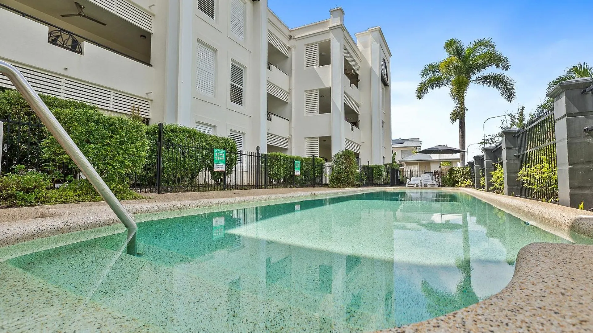 Cozy 3-Bedroom Oasis With Pool Access In Cairns